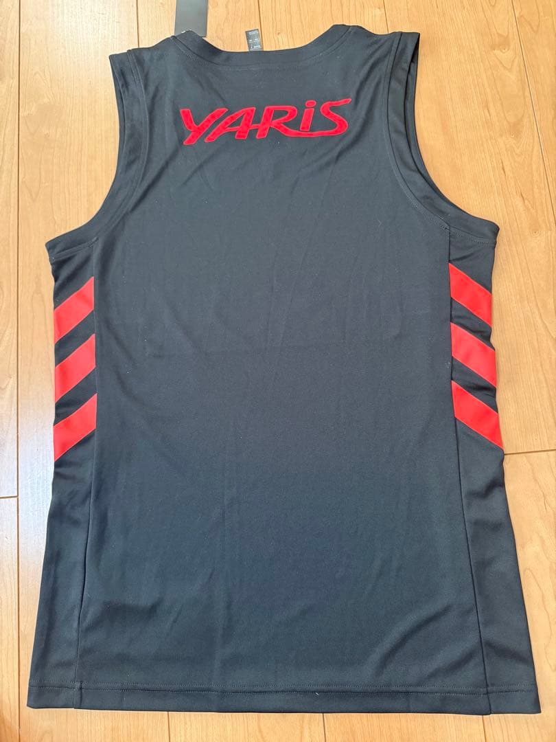 n*8様 アルバルク東京　全選手直筆サイン入りユニフォーム　田中　小酒部　ザック