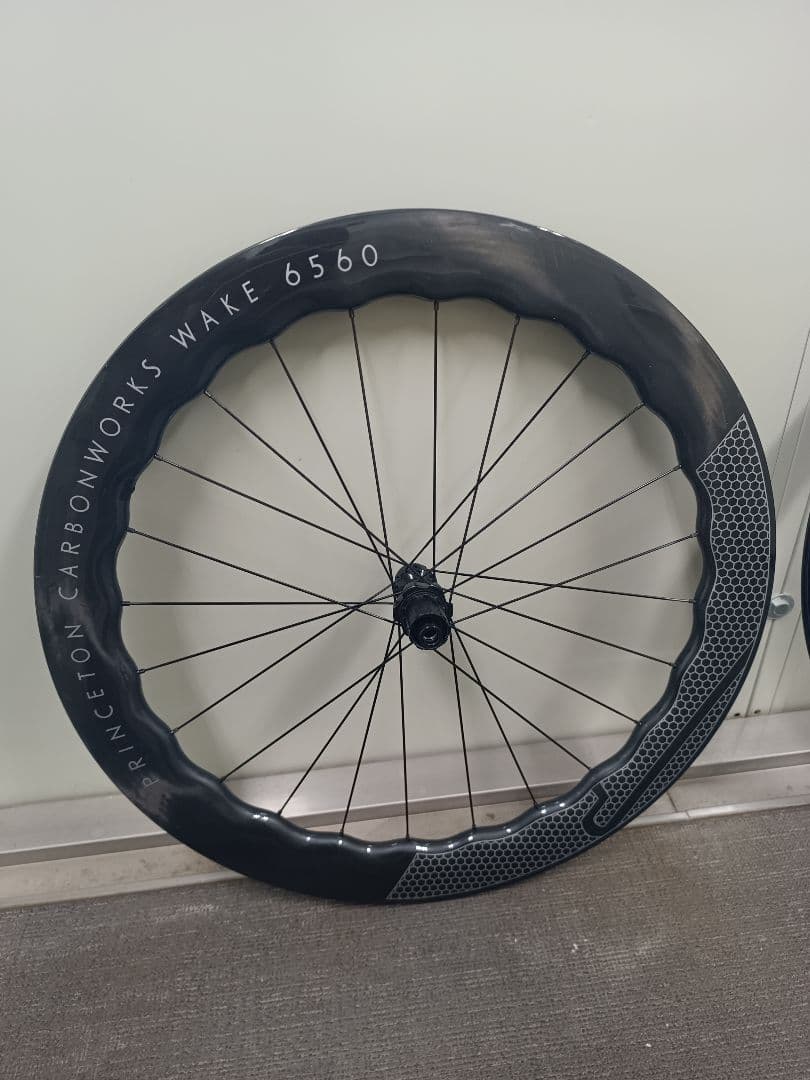 中華カーボンホイール　700cディスク