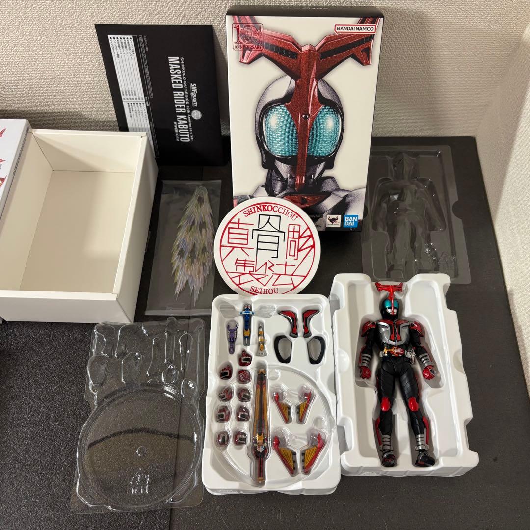 S.H.フィギュアーツ　真骨彫製法　仮面ライダーカブト ハイパーフォーム10th