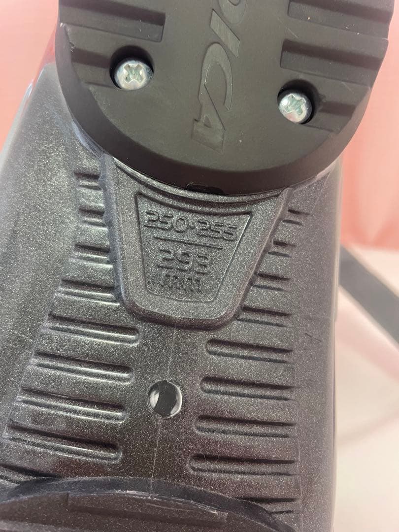 新品Nordica スキー用ブーツ 男女OKグレー/シルバー　タグ付き