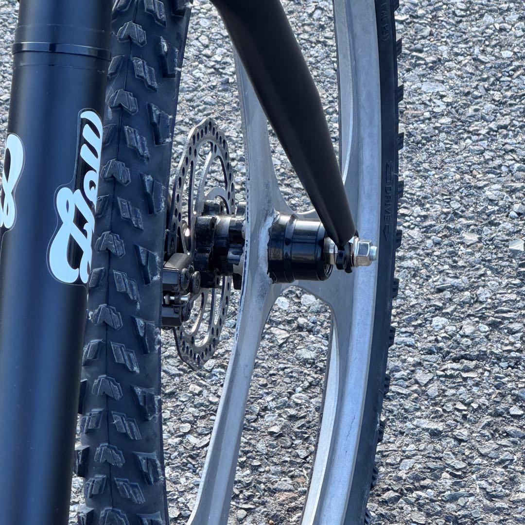 クロスバイク　26インチ　アルミブレードホイール　後付け7段変速　タイヤ新品　黒