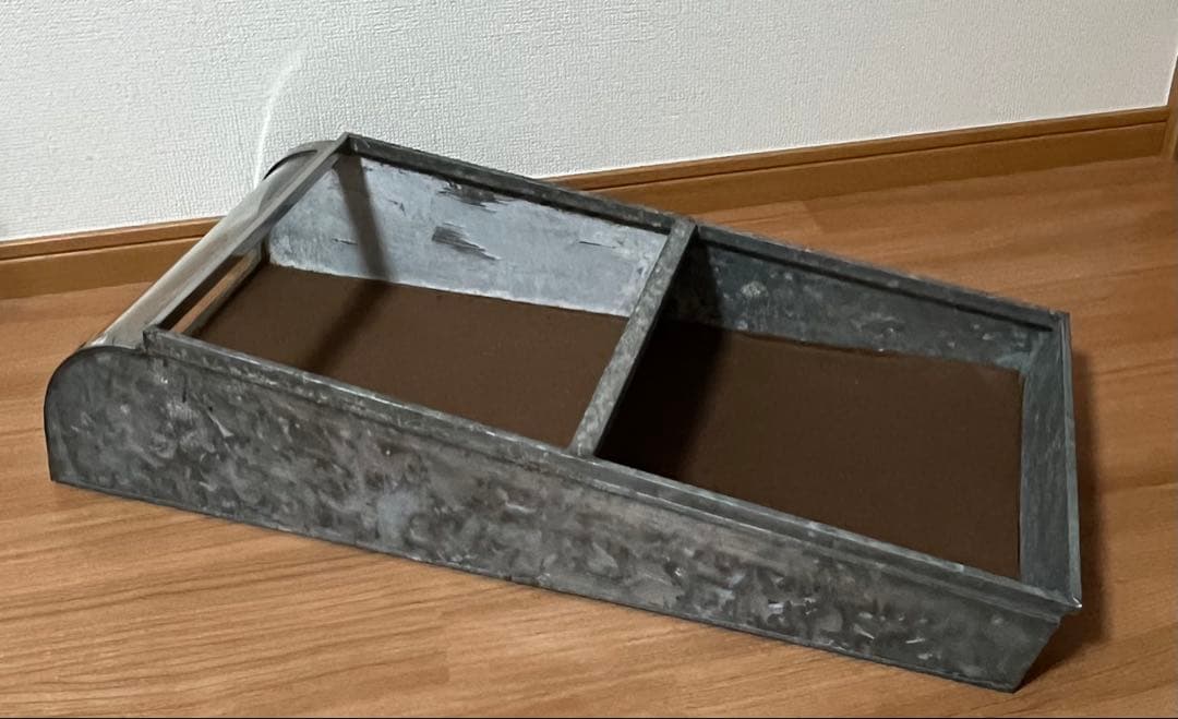 【2月限定価格】昭和レトロ　ブリキ製ショーケース（2枚扉、取り外し可能）