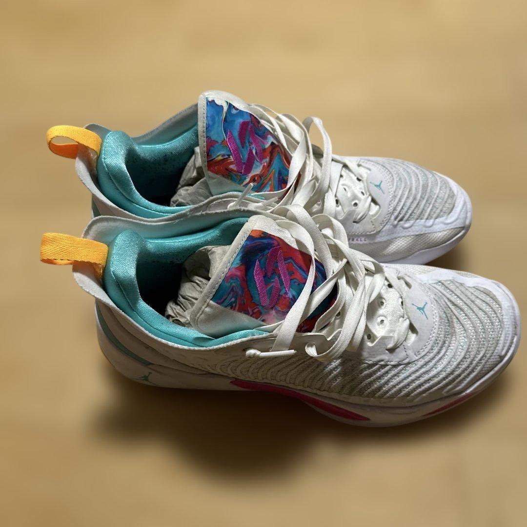 Air Jordan バスケットボールシューズ ホワイト/マルチカラー