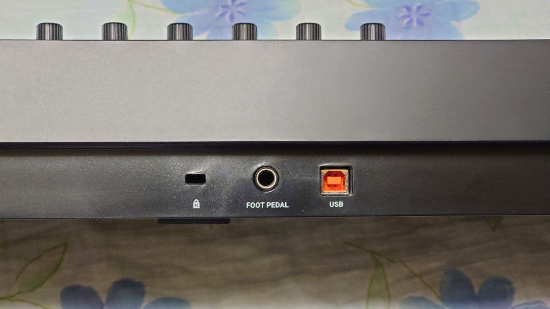 Komplete Kontrol A49 (MIDIキーボード) IDあり