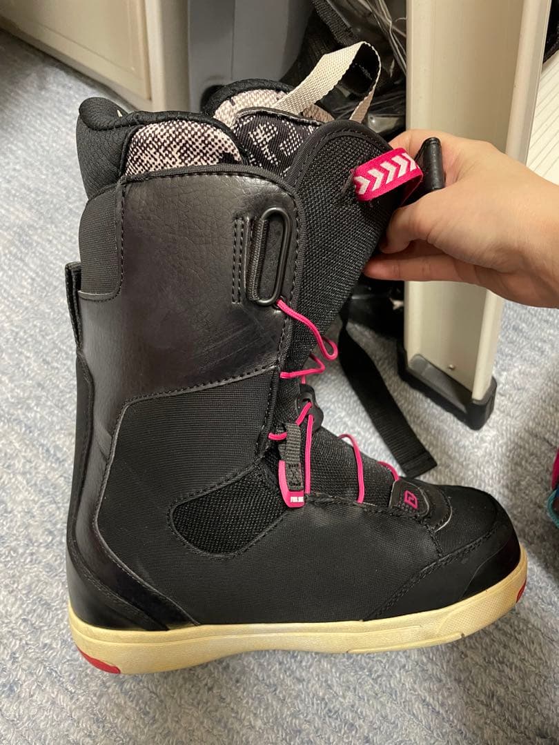 スノーボードとブーツとビンディングの3セット