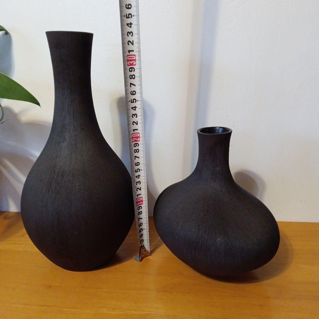 灰色の陶器製花瓶2つセット　物置