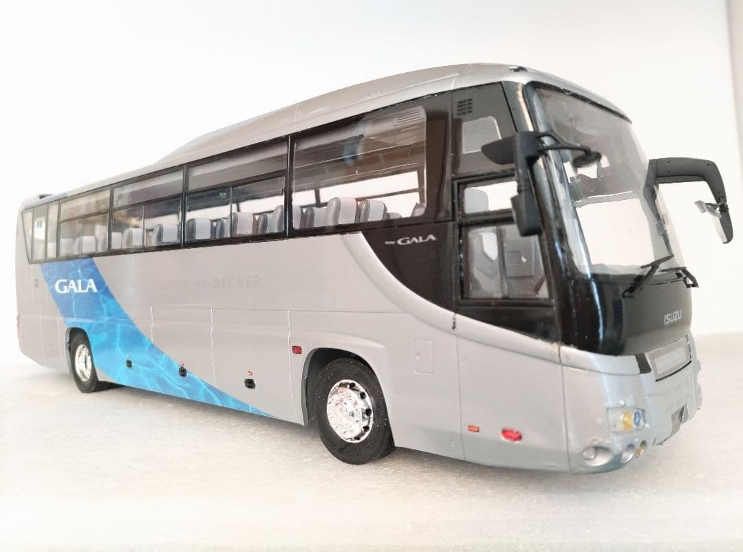 1/32 いすゞガーラスーパーハイデッカ 素人組立品