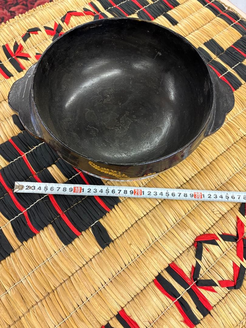 アイヌ　耳盥　キサラリパッチ　漆器　儀礼用具　イヨマンテ　蒔絵入り