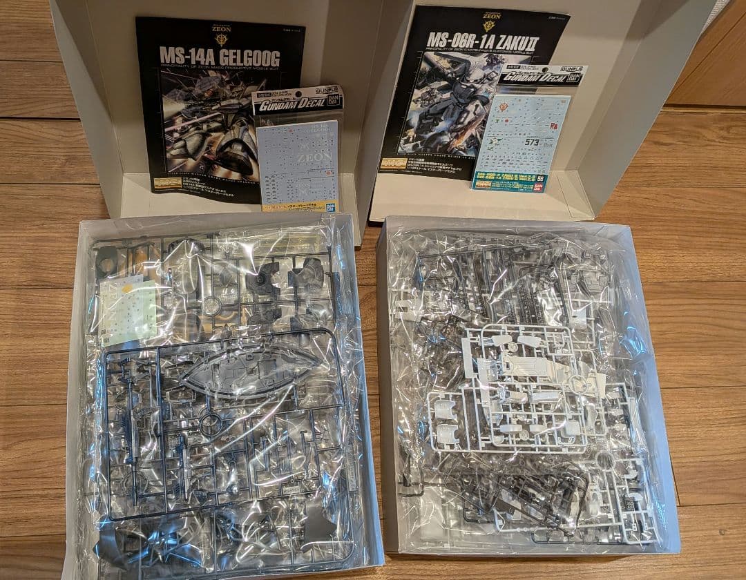 MG量産型ゲルググ&シン・マツナガ専用ザクVer.2.0&純正デカール2枚セット
