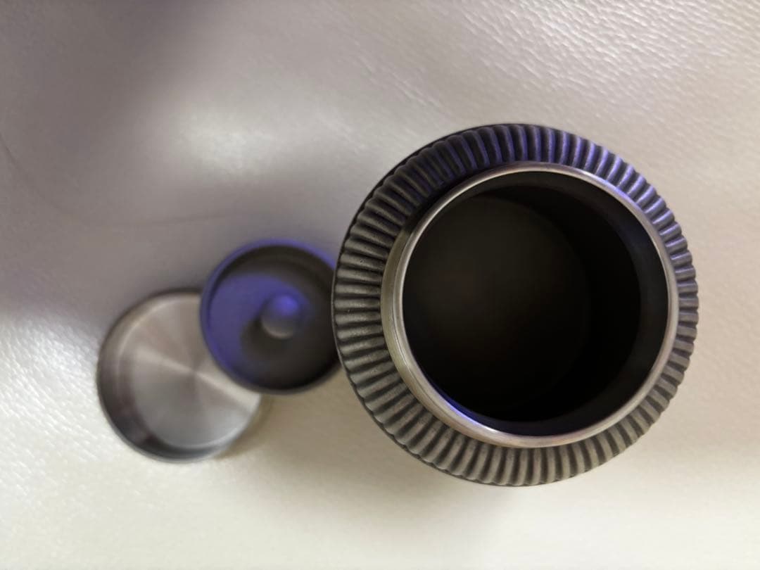 Selangor Pewter フタ付キャニスター 花レリーフ 茶筒