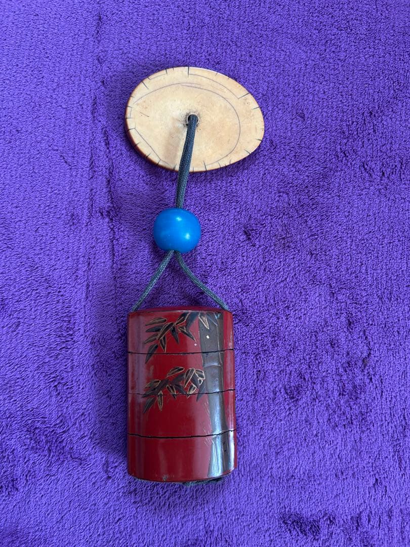 赤い漆器印籠 根付 薬入れ 小物入れ 時代物