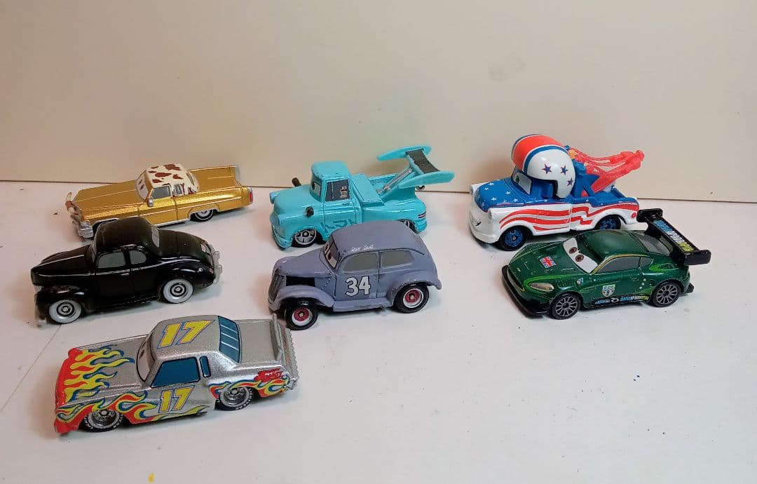 トミカディズニーカーズ7台