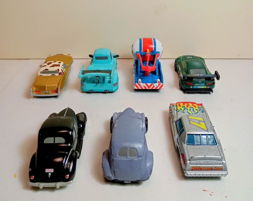 トミカディズニーカーズ7台