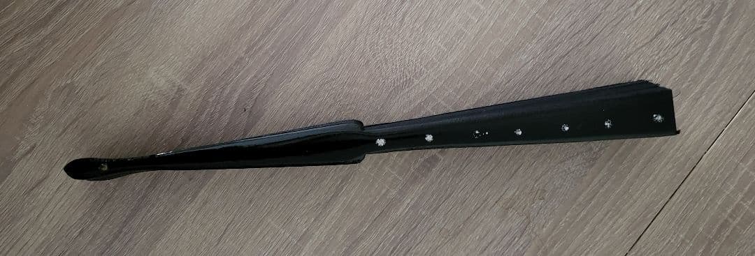 黒のプラスチック製扇子 収納袋付き