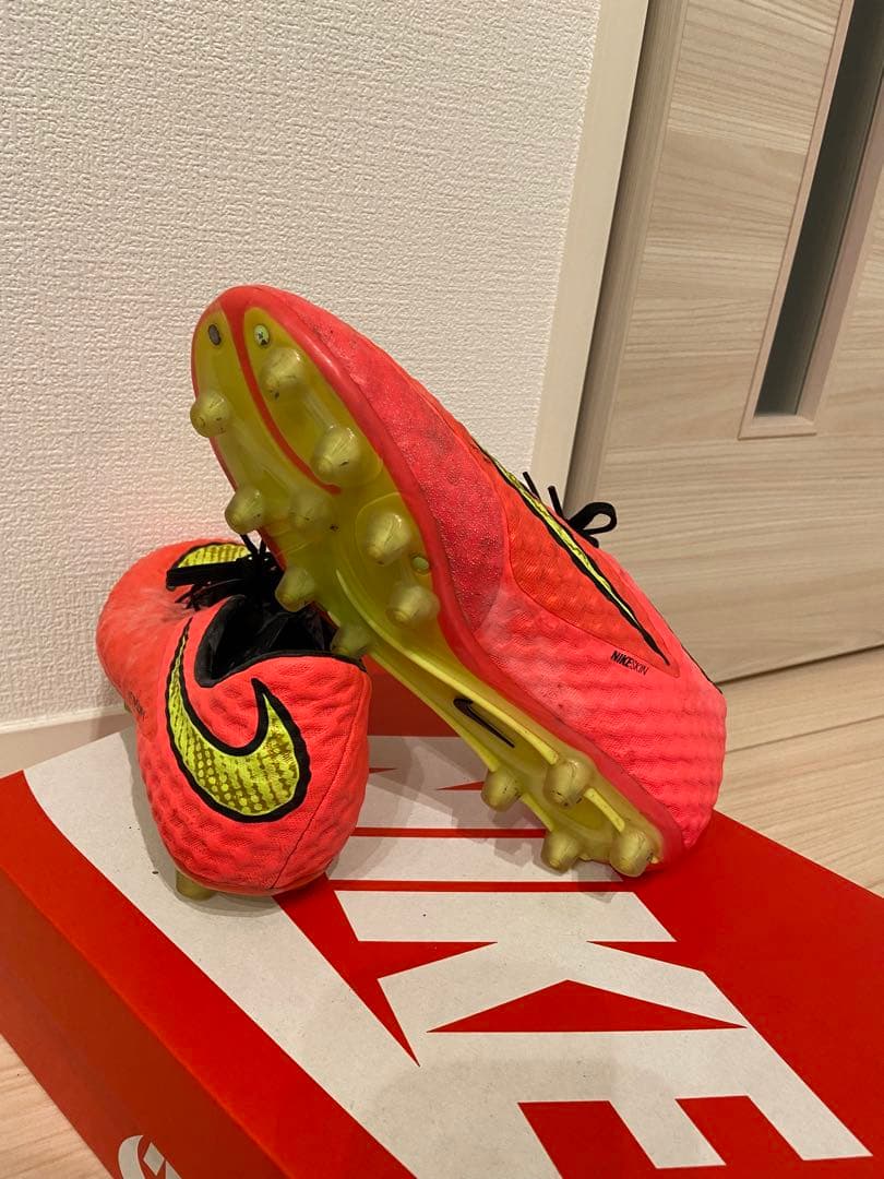 サッカースパイクハイパーヴェノムファントムHG