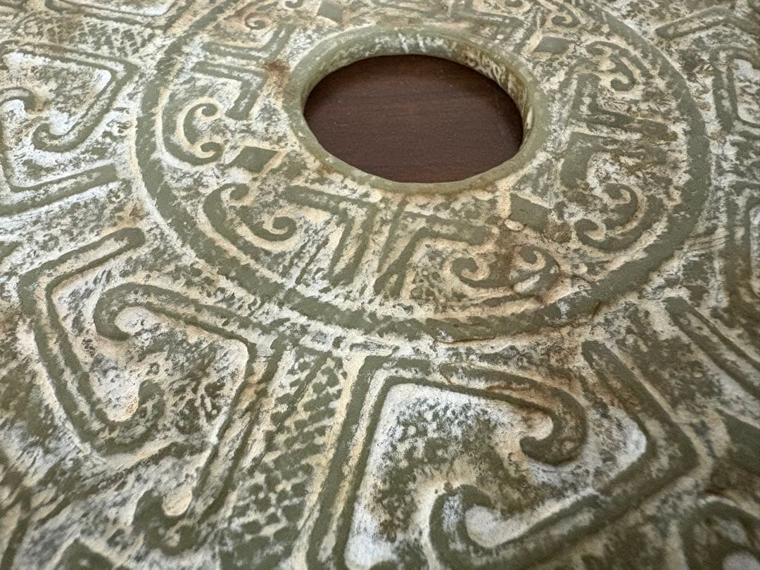 中国的な置物　中国美術　玉壁？　直径19.5cm、重さ308g