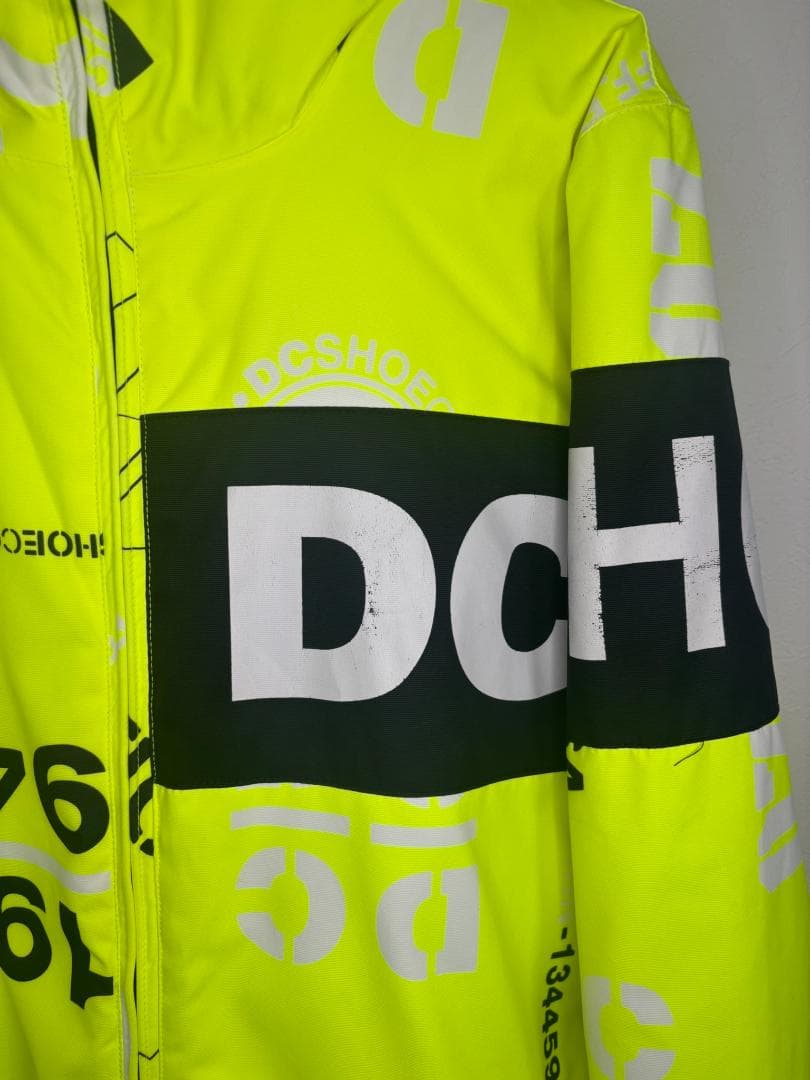 Dc蛍光色のスノーボード・スキーウエア上下セット・サイズ135～140cm