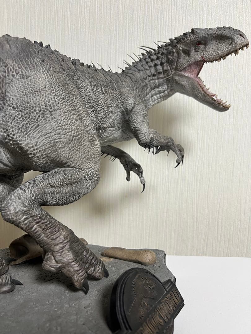 インドミナスレックス　スタチュー