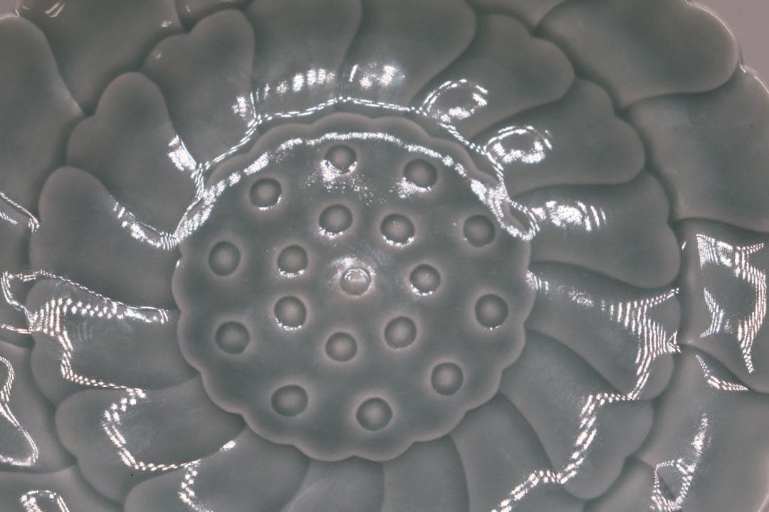 中国　青磁　蓮心模様花口大皿　大清乾隆年製銘　送料込み250802