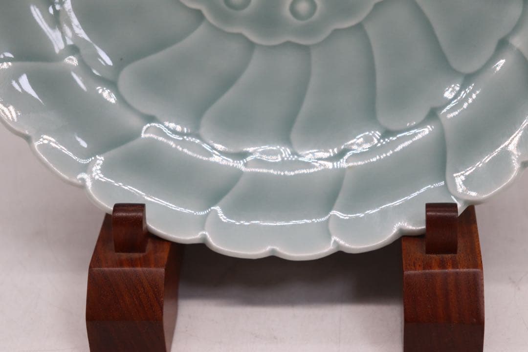 中国　青磁　蓮心模様花口大皿　大清乾隆年製銘　送料込み250802