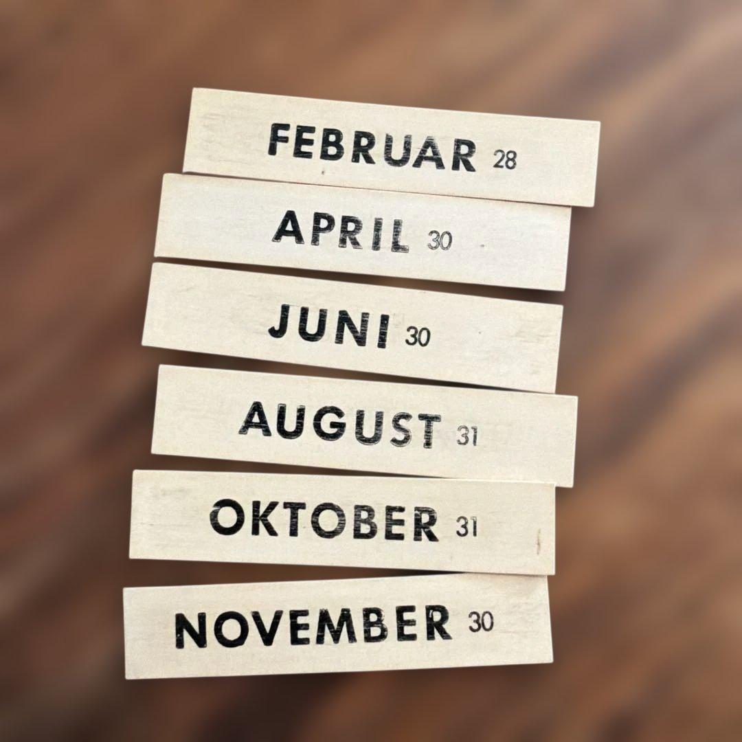 ドイツ製カレンダー アンティーク　金属製