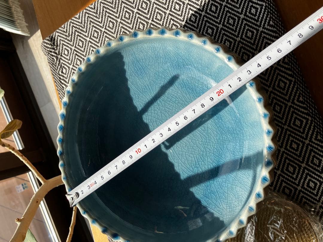 美品 水色の陶器製 花器 と 丸大形 高級剣山は新品未使用　ワレモノ発送致します