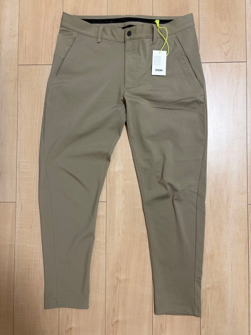 TFW49 スリムフィット ベージュパンツ