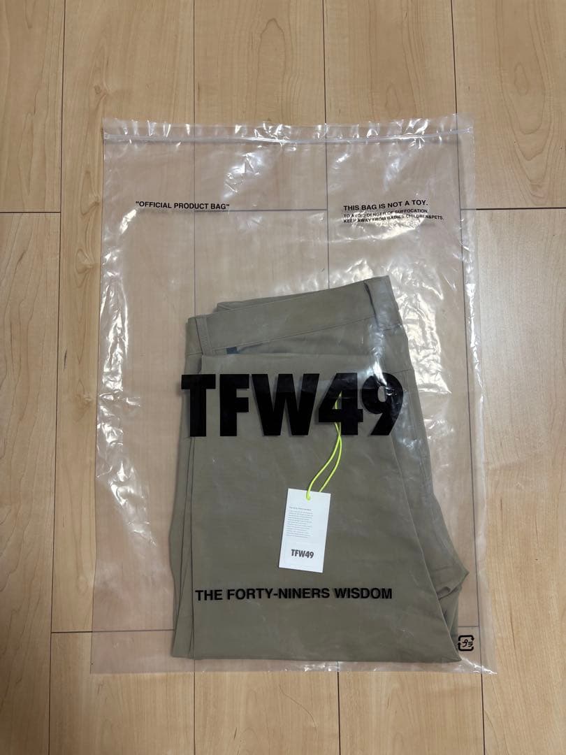 TFW49 スリムフィット ベージュパンツ