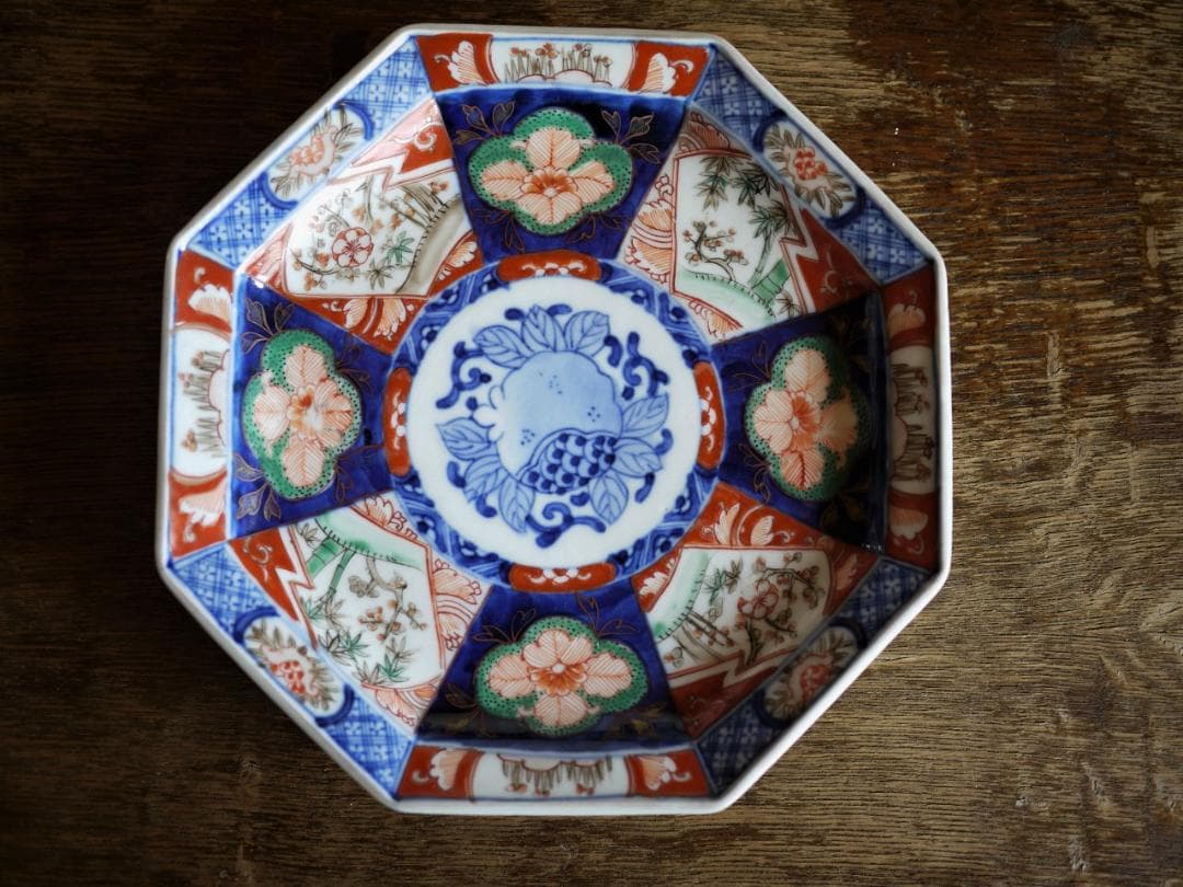 伊万里焼　八角八寸色絵皿　染錦芙蓉手　柘榴竹梅菊万年青　吉祥縁起物　里帰り