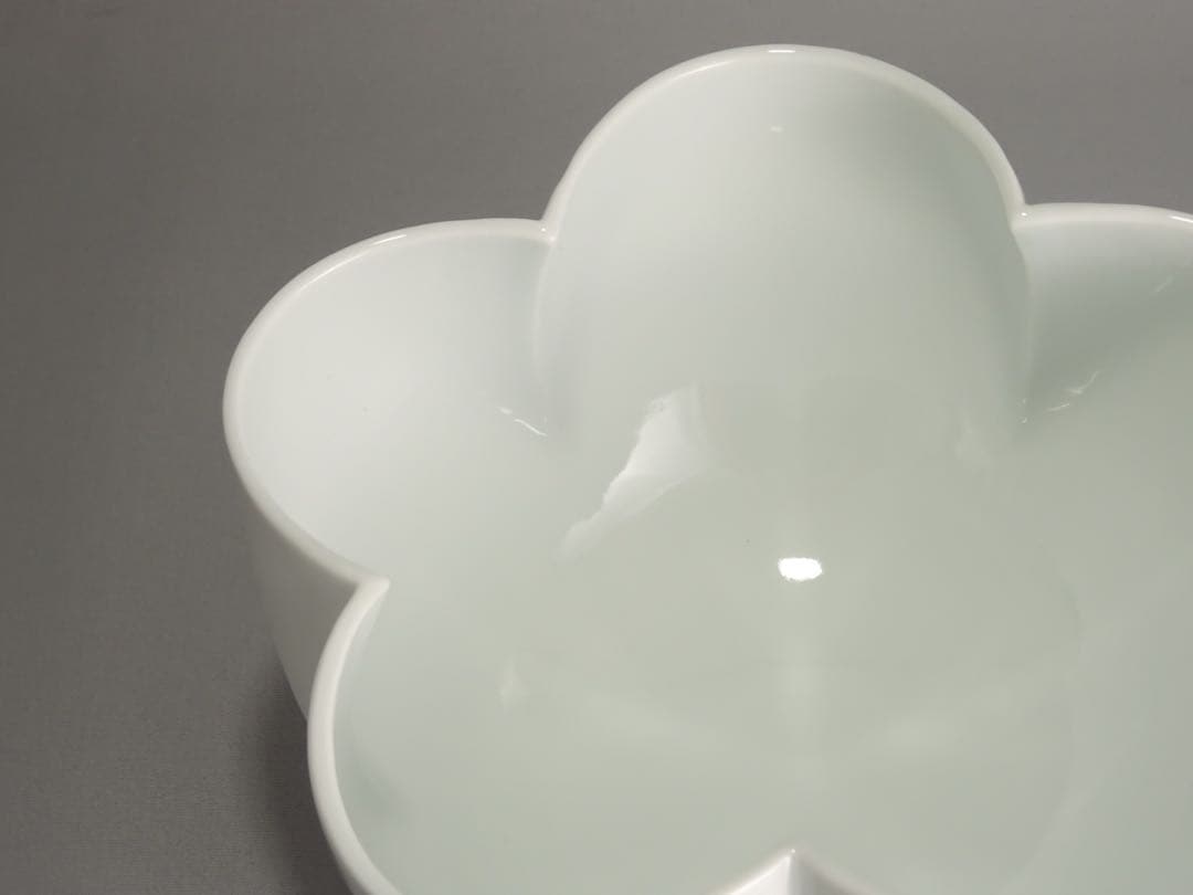 人間国宝　井上萬二　本人作　白磁　花形　花器　合わせ箱　花瓶　壺　花入　有田焼