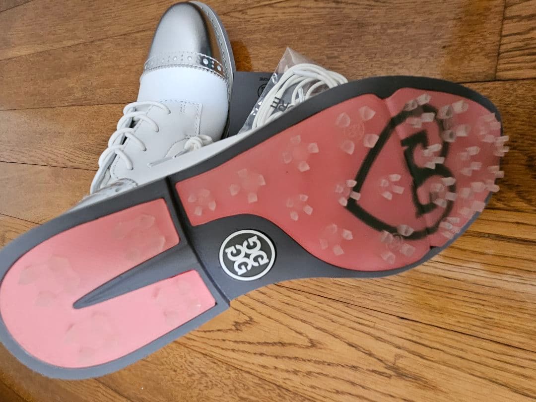 【新品】ホワイト メタリックトゥ ゴルフシューズ　ジーフォア　23センチ