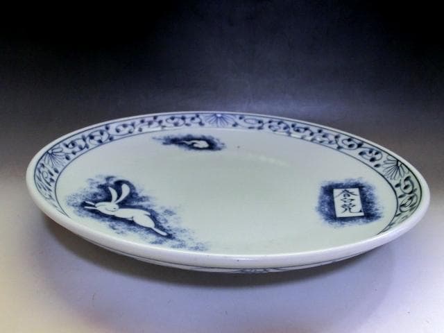 大皿■兎紋「春白兎」江戸期 染付 花唐草 吹き墨 二重高台 時代物 骨董品■