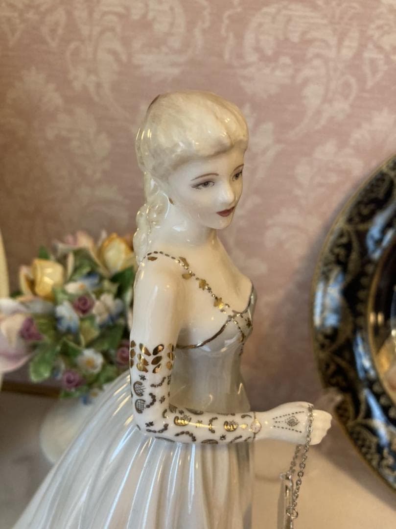 【限定品】ロイヤルウースター フィギュリン 陶器人形 パール シルバー ドレス