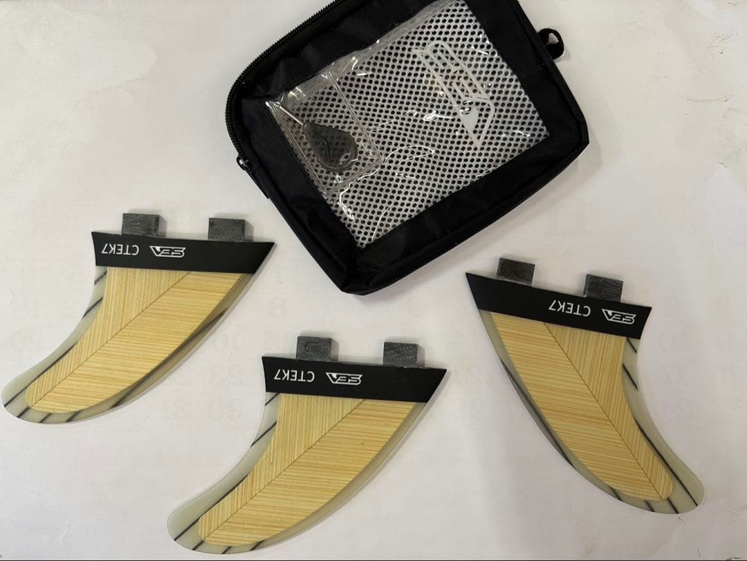 DHD サーフボード　(新品フィン付き)