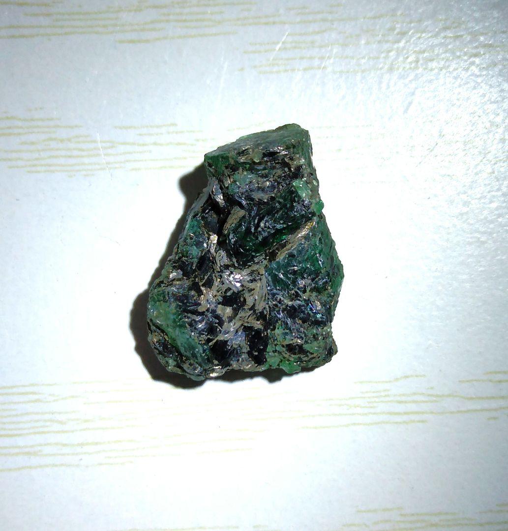 エメラルド　宝石鉱物標本