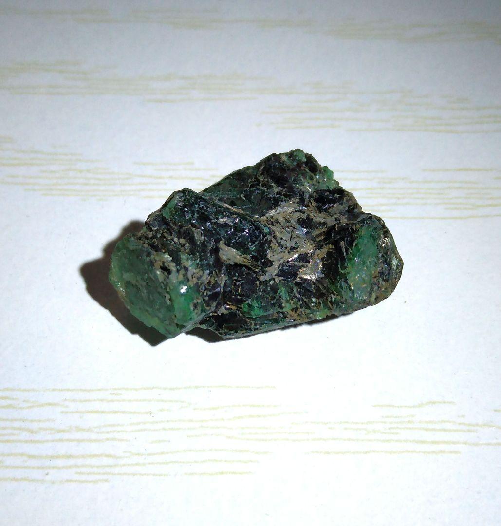 エメラルド　宝石鉱物標本