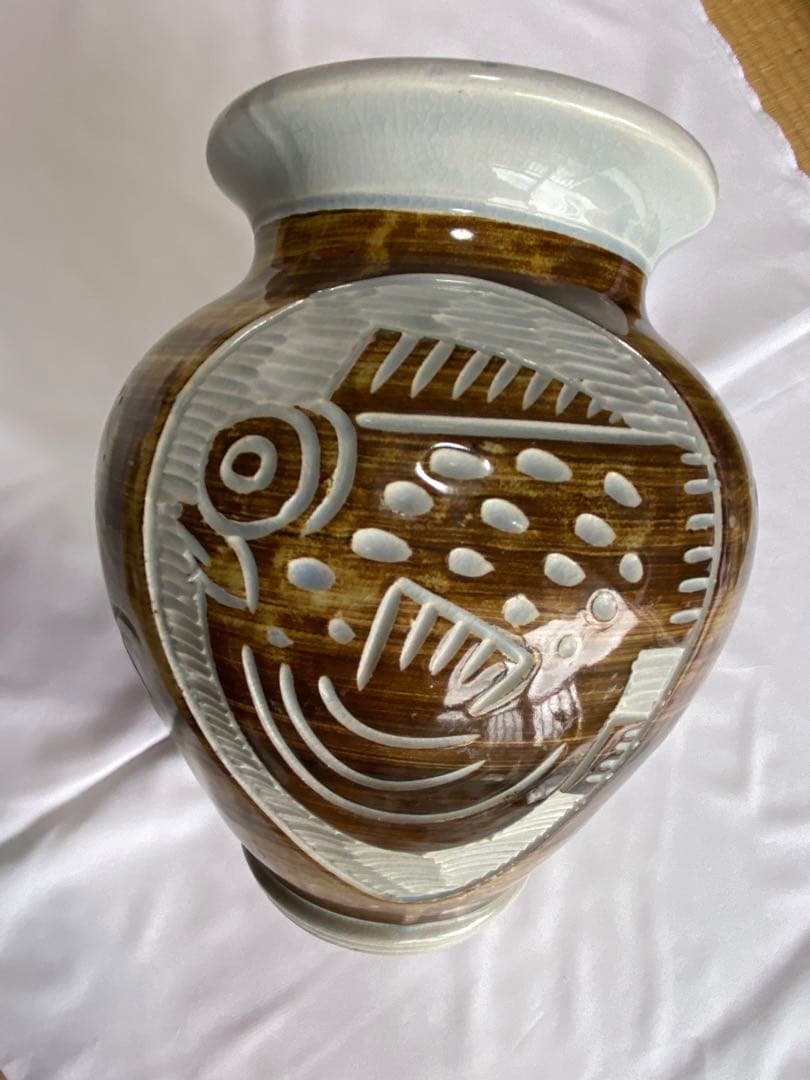 沖縄ご出身で人間国宝と認定されている金城次郎作成の壺