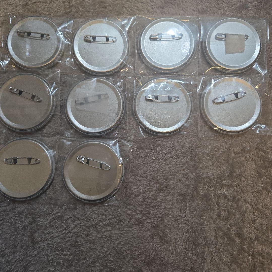 カラフルピーチ　どぬく　ダイナー　缶バッジ　10個