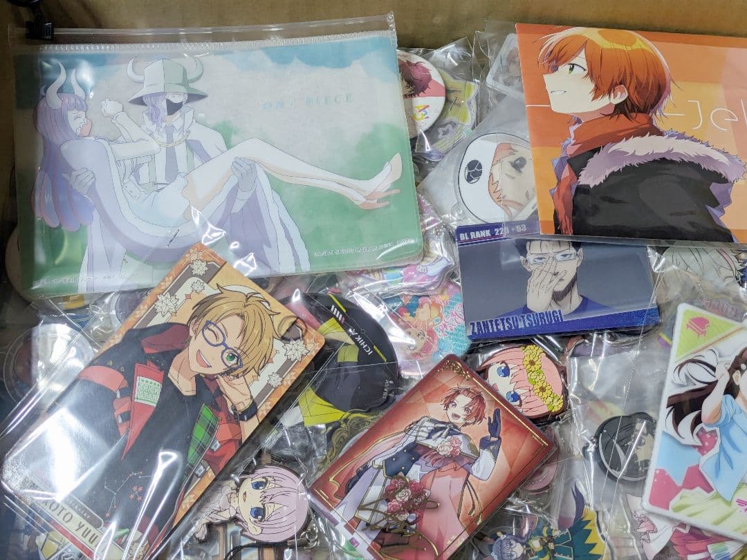 大量！アニメグッズ ノンジャンル大量500点以上まとめ売り缶バッジ他