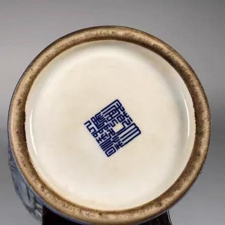 清乾隆藍地に彫られた十二支人物紋梅瓶 景徳鎮 装飾品 現代工芸品美術品 置物