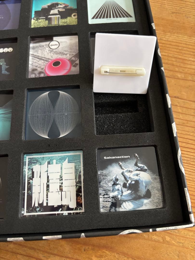 サカナクション10thANNIVERSARYACRYLIC BADGEBOOK
