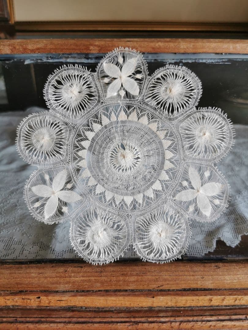 アンティーク テネリフレース 超極細糸 向日葵と太陽と花 アイボリー線状ドイリー