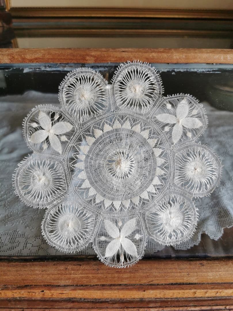 アンティーク テネリフレース 超極細糸 向日葵と太陽と花 アイボリー線状ドイリー