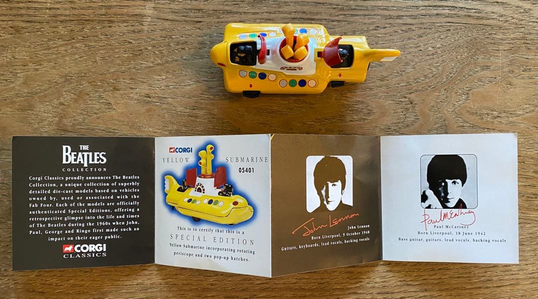 コーギー ミニカー The Beatles イエローサブマリン フィギュア付