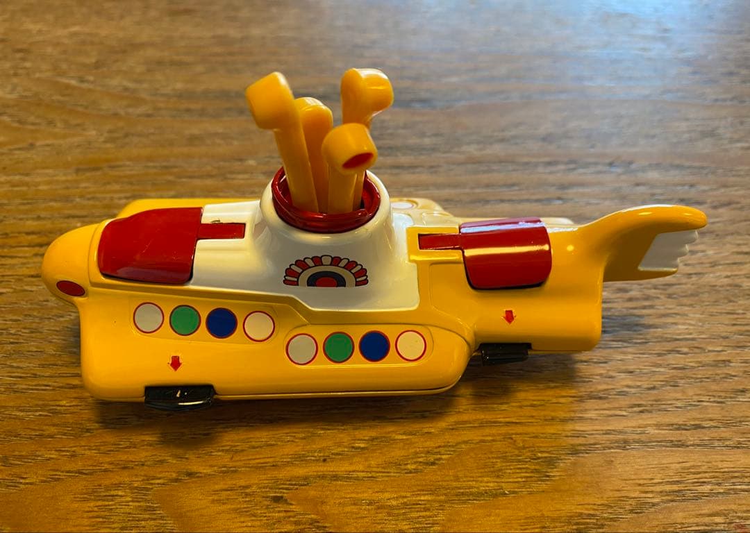 コーギー ミニカー The Beatles イエローサブマリン フィギュア付
