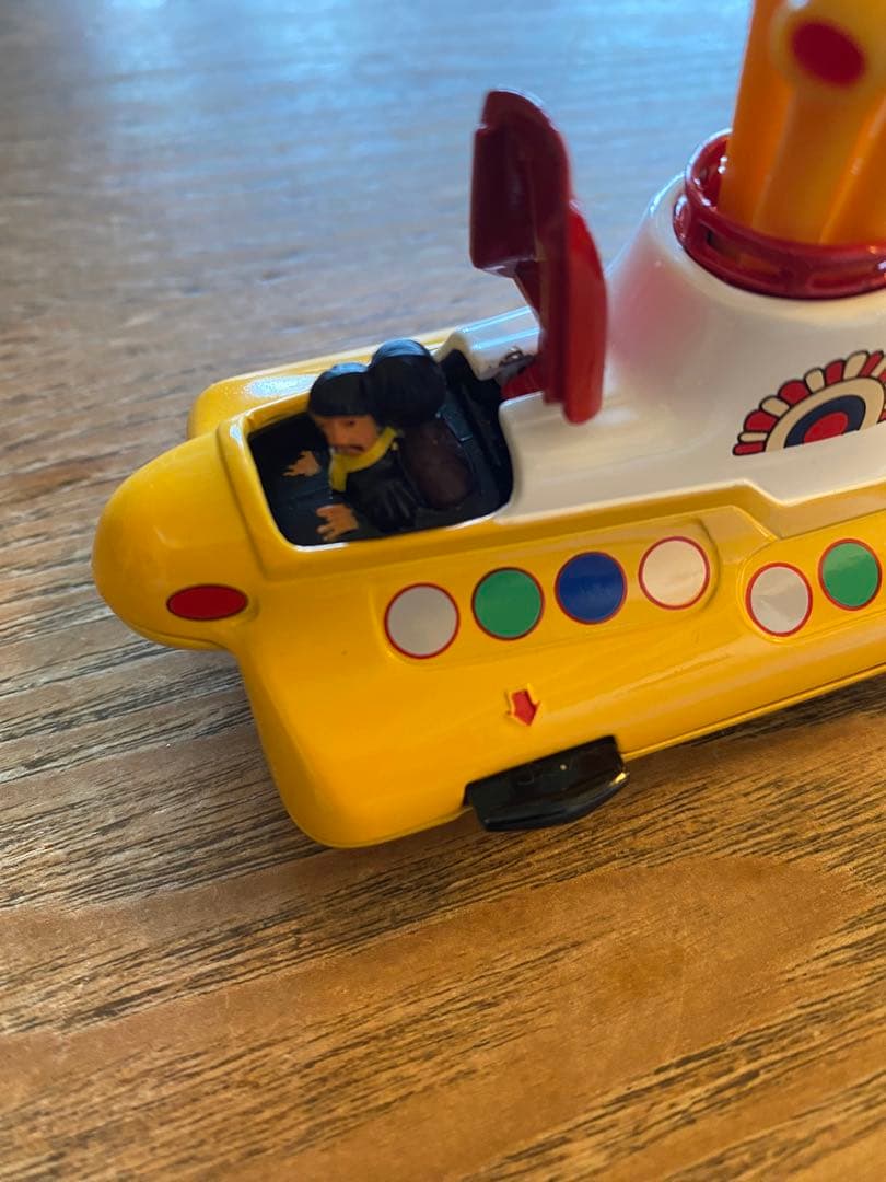 コーギー ミニカー The Beatles イエローサブマリン フィギュア付