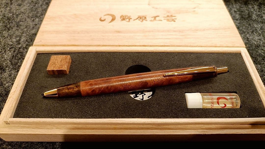 野原工芸 斑紋孔雀色金具 クス瘤杢BP