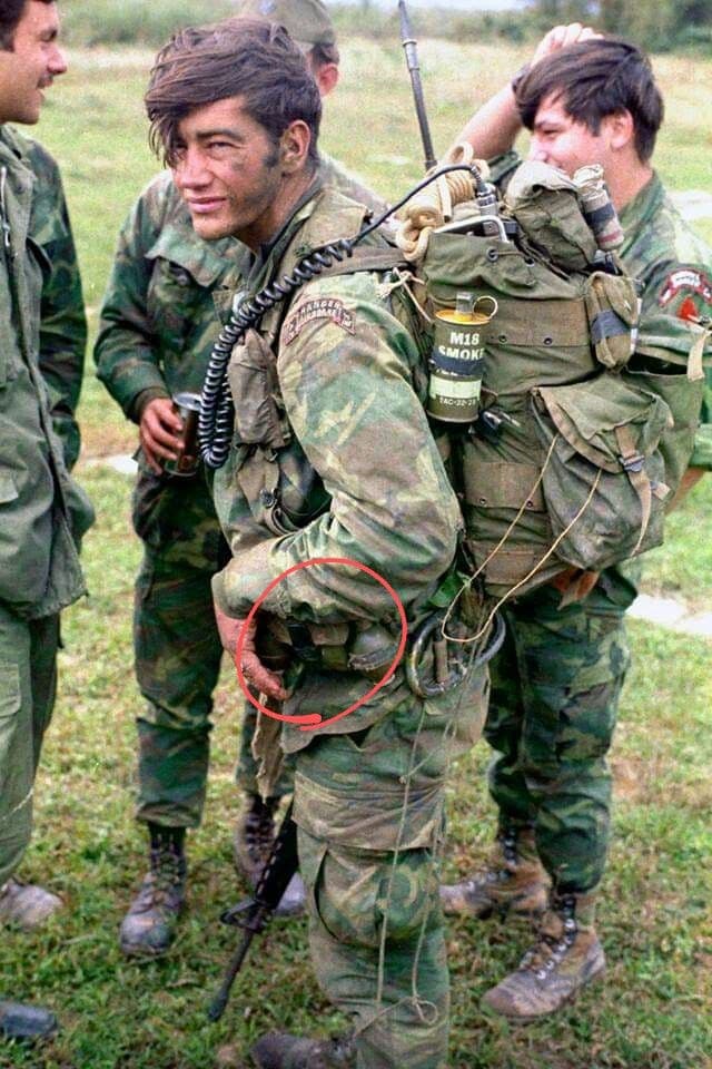 アメリカ軍実物放出品　68年製 M16 20連マガジンポーチ（ナイロン製）