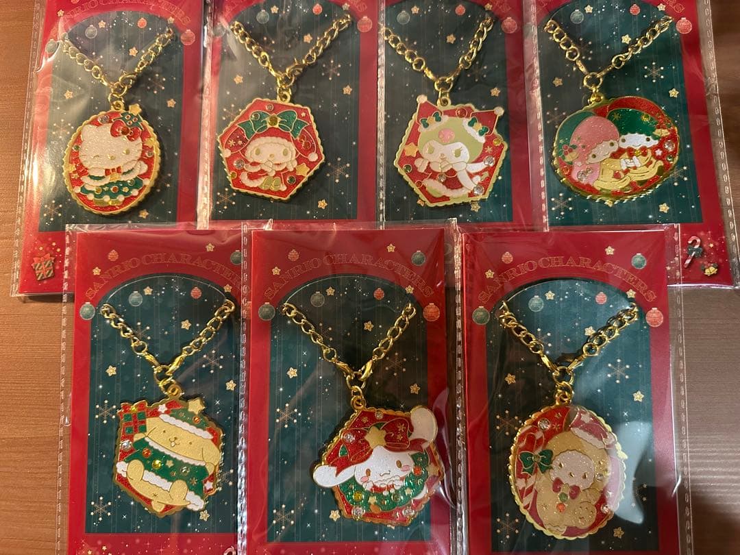 サンリオ【ノベルティ】　クリスマス　キラキラチャーム　全7種　セット