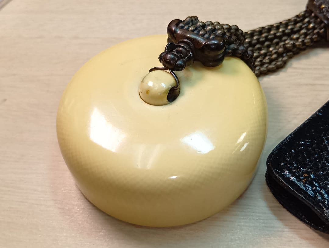 龍前金具／煙草入れ／極上美品饅頭根付／在銘菊川